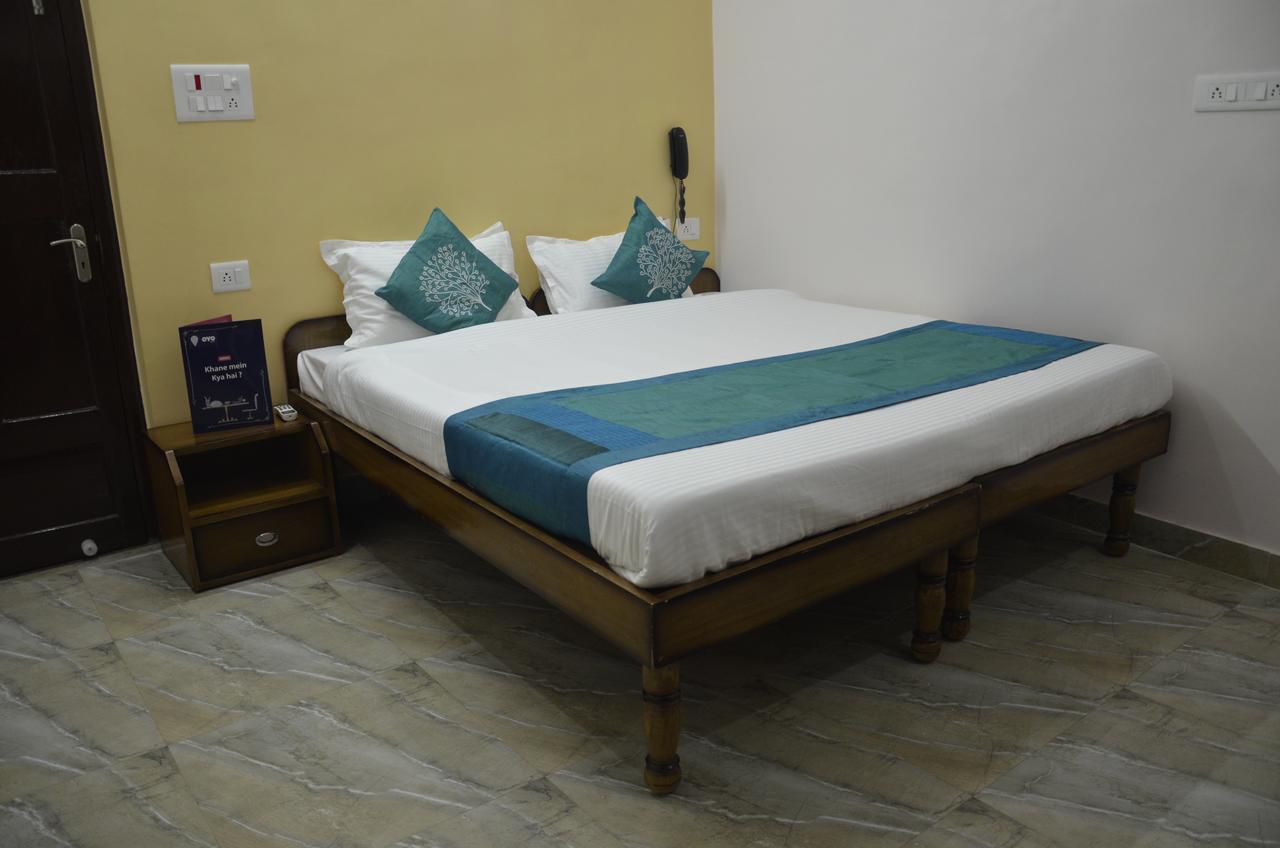 Oyo 7622 Varanasi Stays Exteriör bild