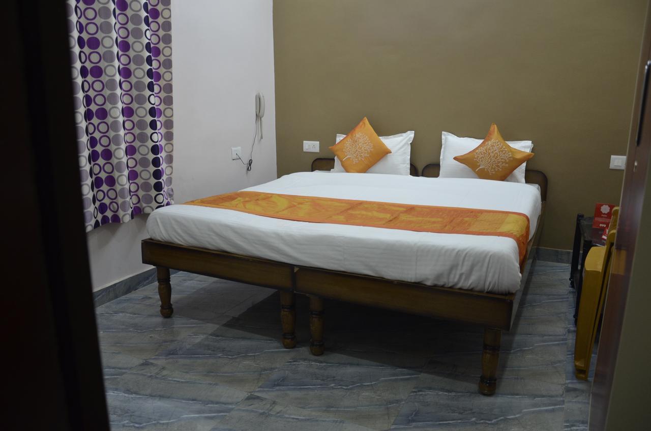 Oyo 7622 Varanasi Stays Exteriör bild