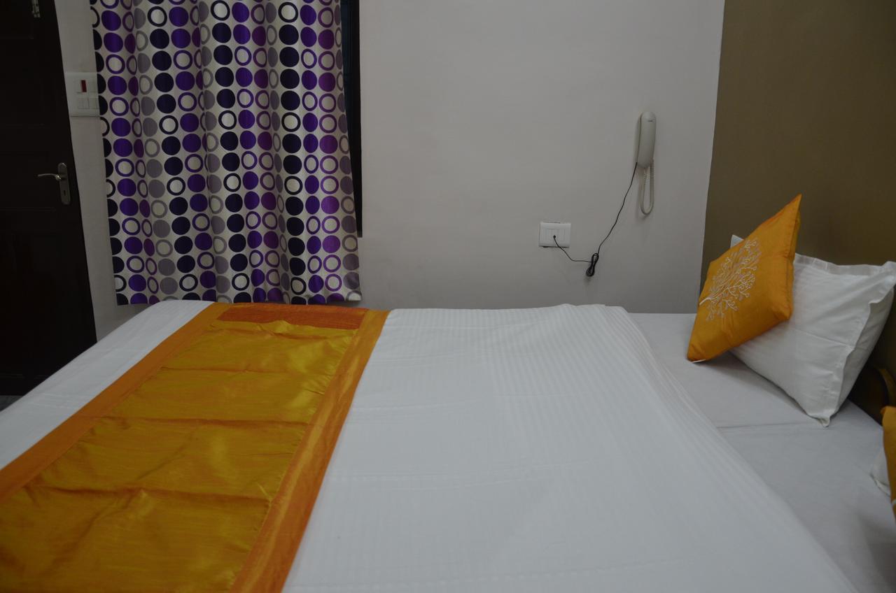 Oyo 7622 Varanasi Stays Exteriör bild