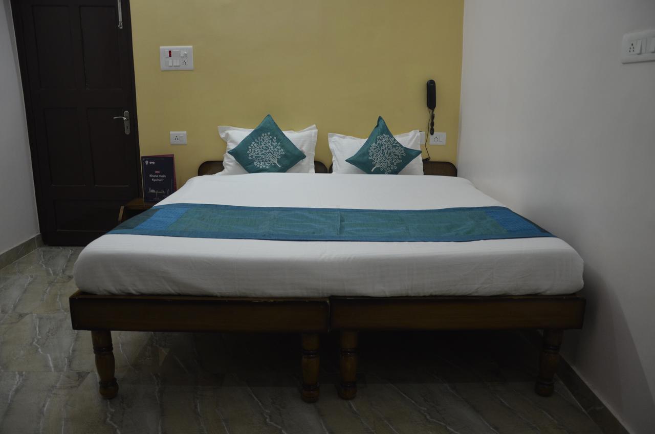 Oyo 7622 Varanasi Stays Exteriör bild