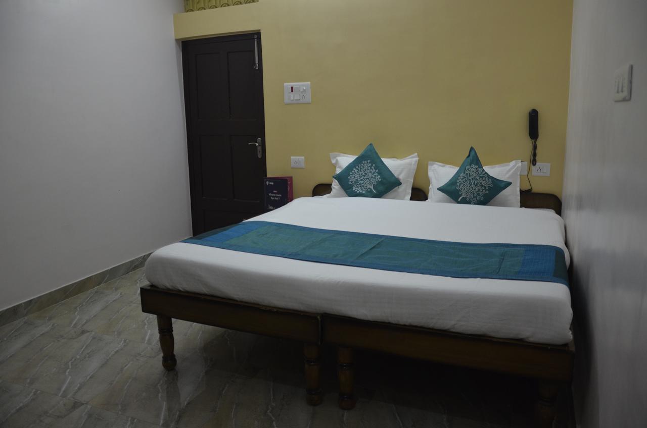 Oyo 7622 Varanasi Stays Exteriör bild