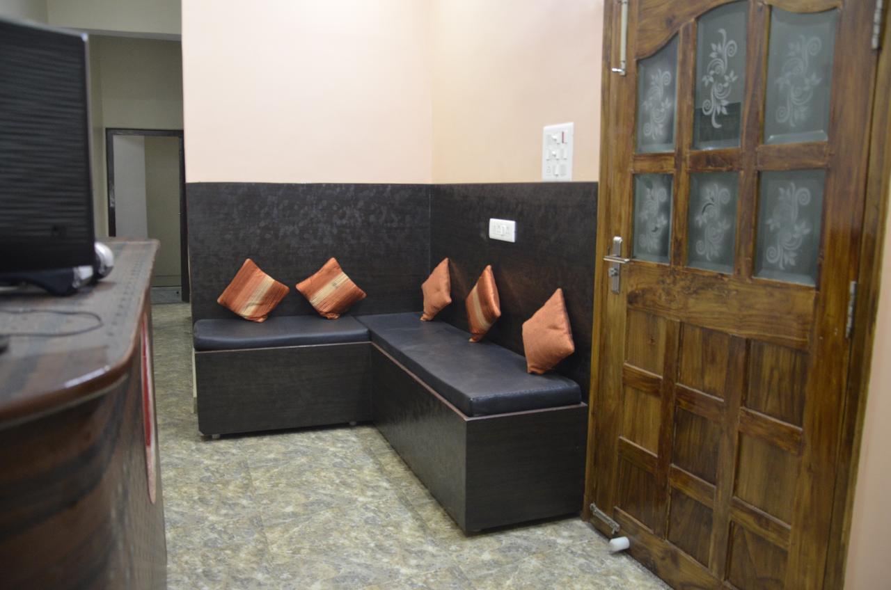Oyo 7622 Varanasi Stays Exteriör bild