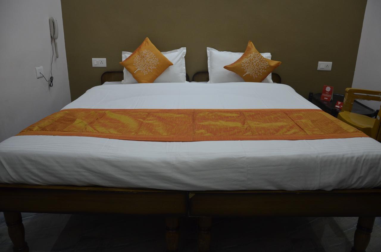 Oyo 7622 Varanasi Stays Exteriör bild