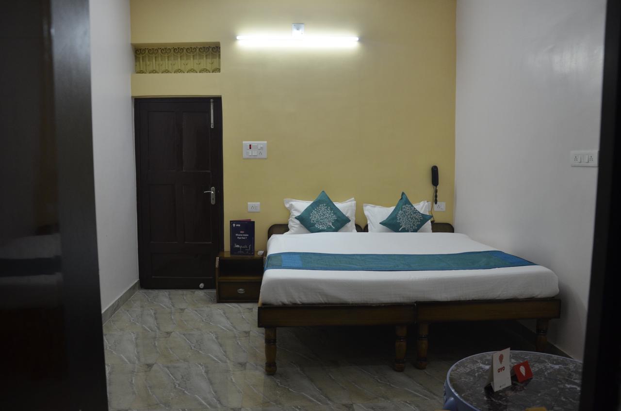 Oyo 7622 Varanasi Stays Exteriör bild
