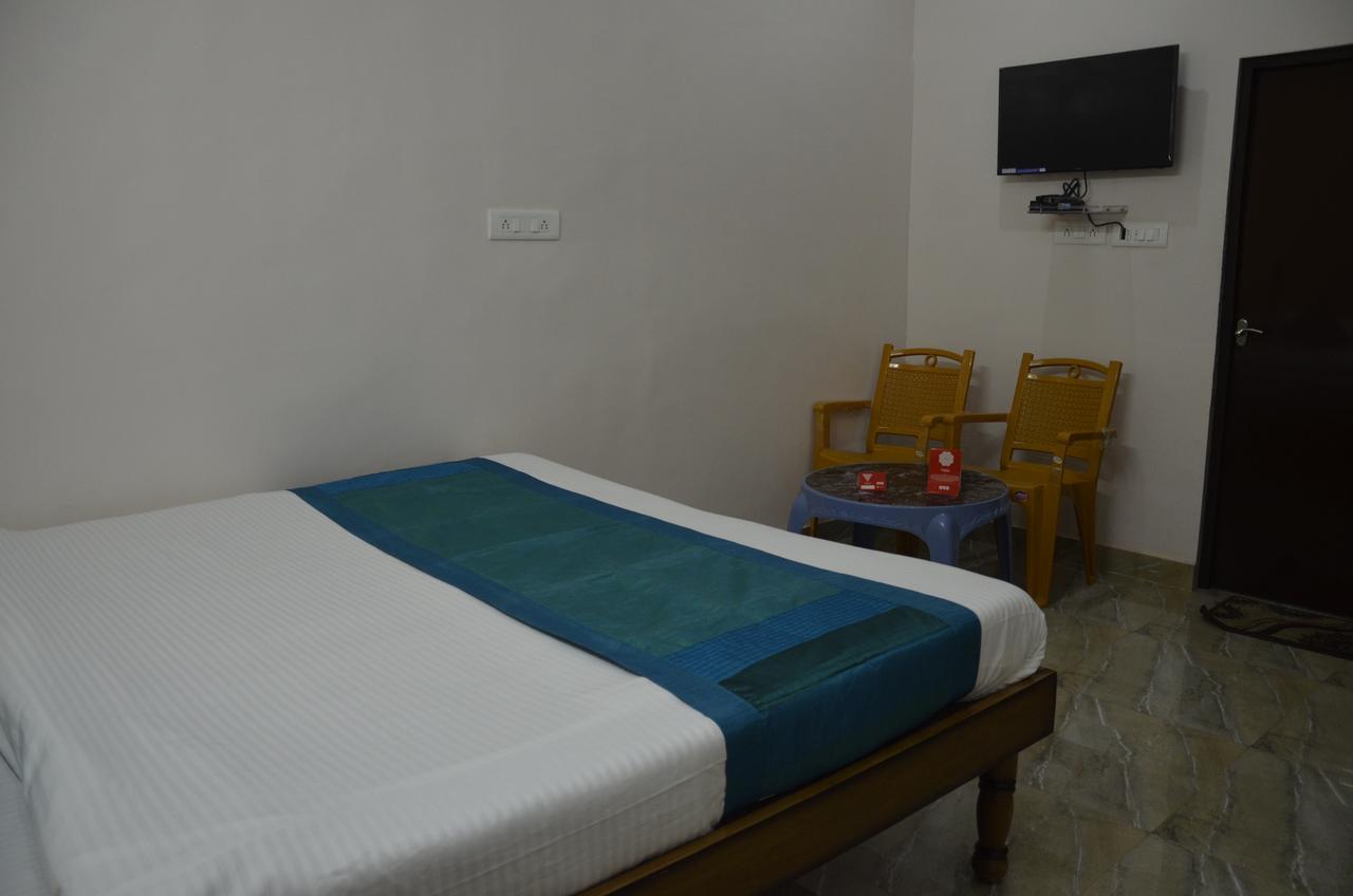 Oyo 7622 Varanasi Stays Exteriör bild