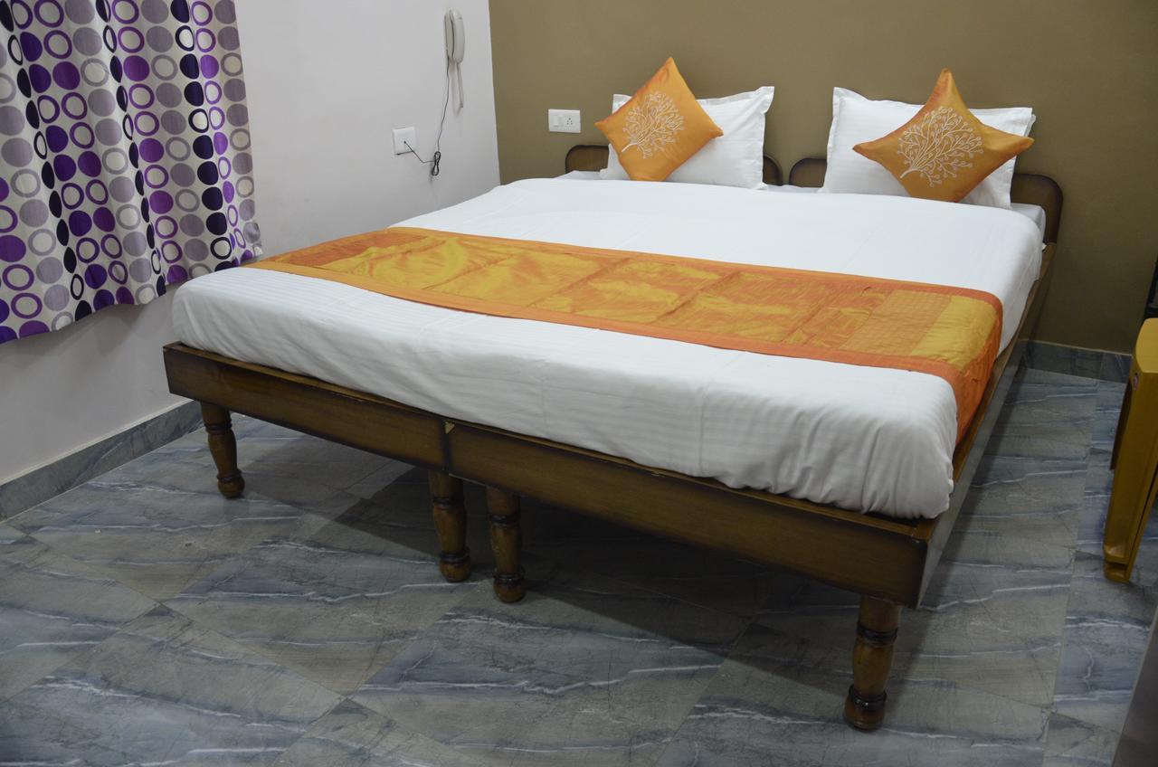 Oyo 7622 Varanasi Stays Exteriör bild