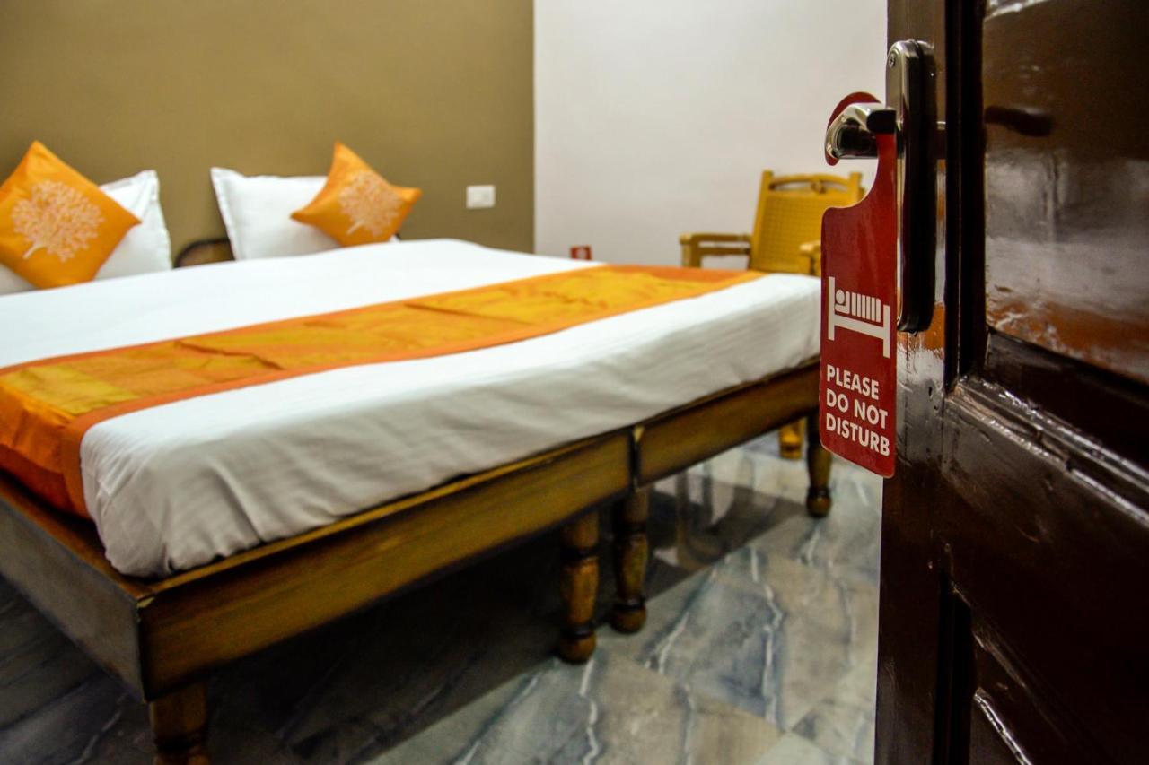 Oyo 7622 Varanasi Stays Exteriör bild