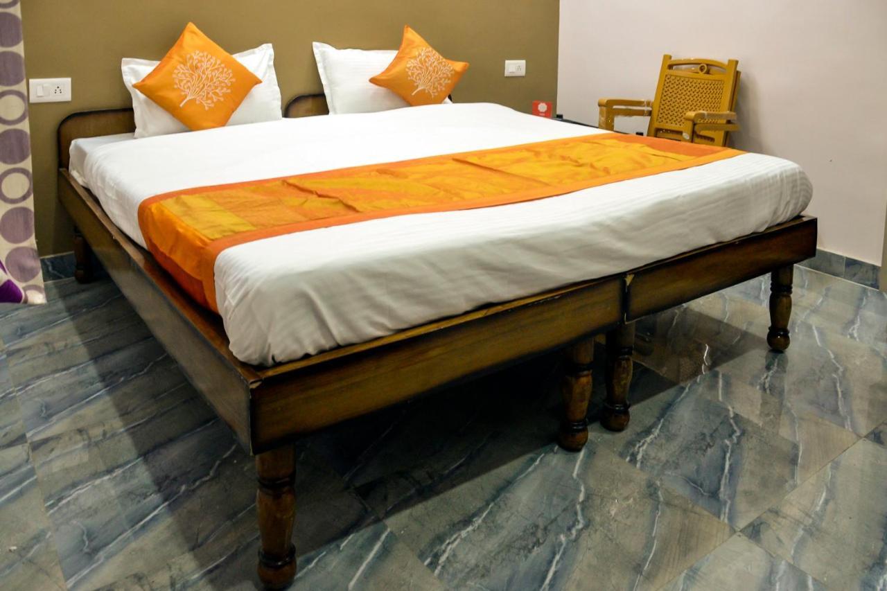 Oyo 7622 Varanasi Stays Exteriör bild